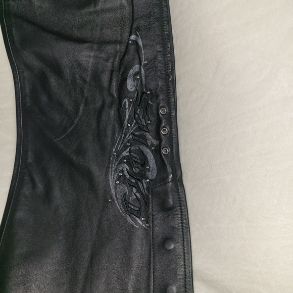 🔥NWT RARE "WICKED" Harley-Davidson Black Leather Flare Chaps with Skull Bling - Picture 15 of 15
